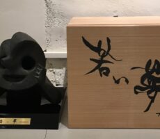 岡本太郎 ブロンズ像