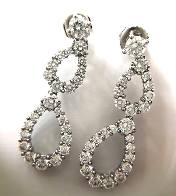 ハリーウィンストン ダブルループ ピアス（Pt950／D2.74ct）